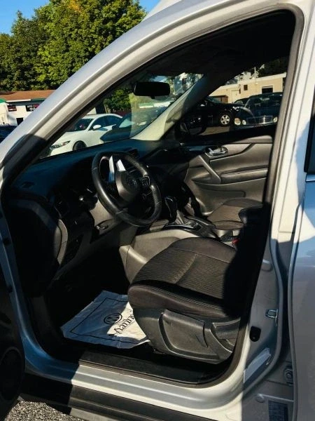 2018 Nissan Rogue - Image 9 of 12