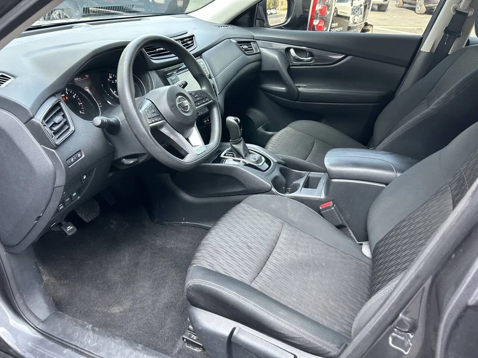 2018 Nissan Rogue - Image 11 of 12