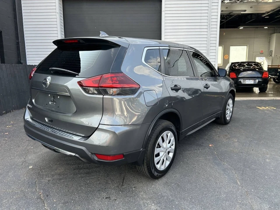 2018 Nissan Rogue - Image 8 of 12