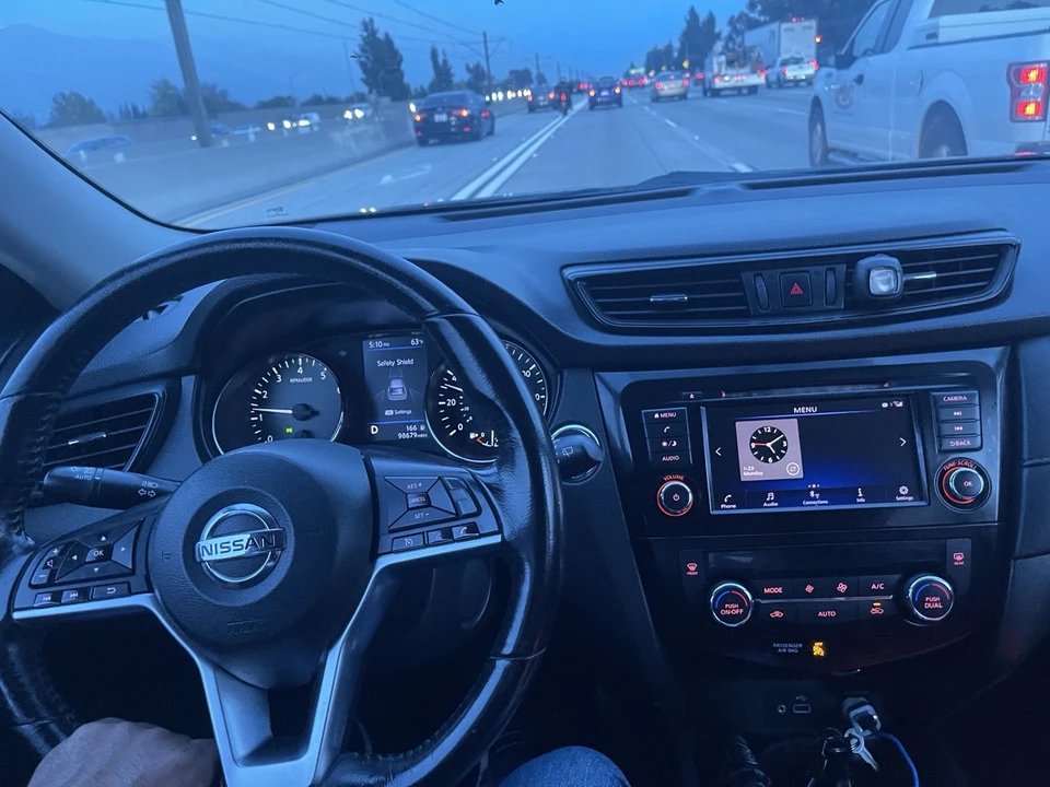 2018 Nissan Rogue - Image 16 of 20