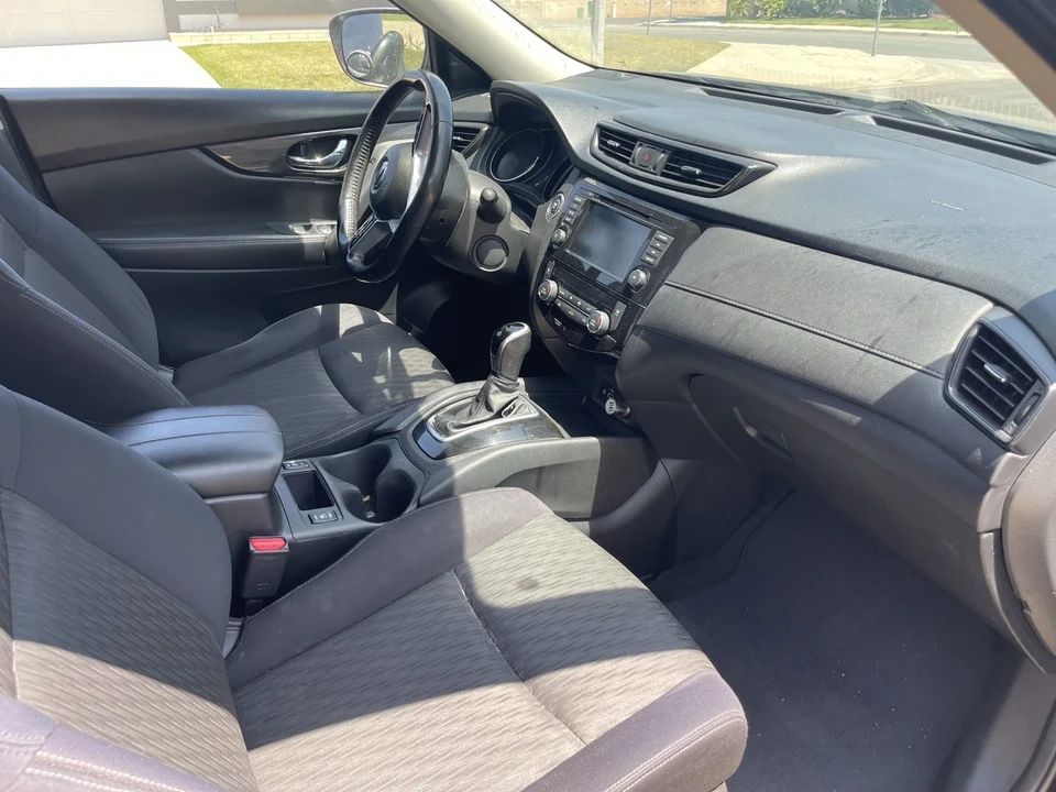 2018 Nissan Rogue - Image 16 of 20