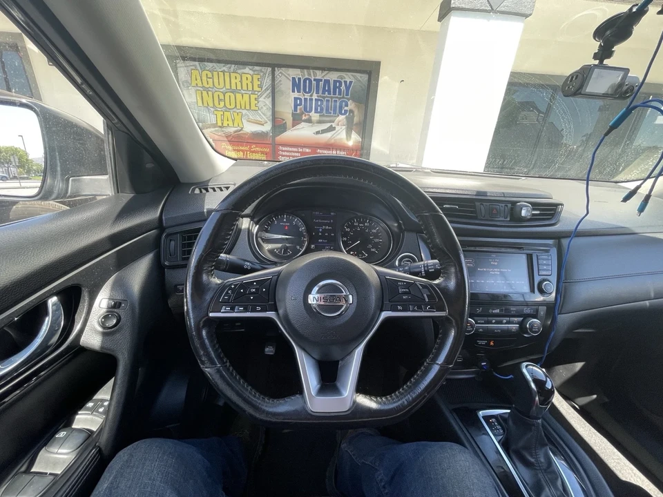 2018 Nissan Rogue - Image 17 of 20