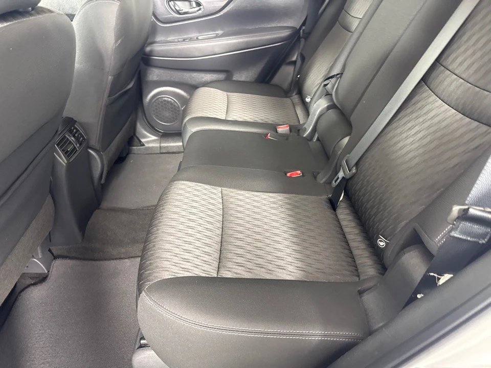 2018 Nissan Rogue - Image 18 of 21
