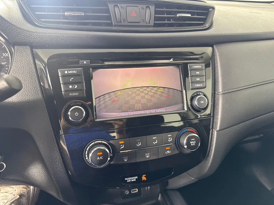 2018 Nissan Rogue - Image 16 of 21