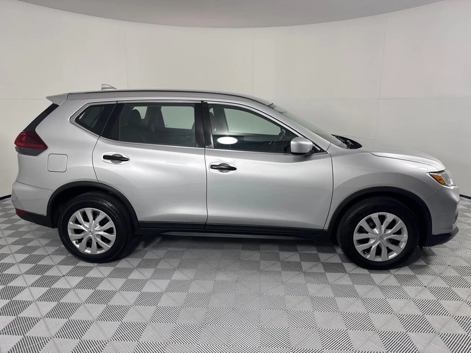 2018 Nissan Rogue - Image 4 of 12