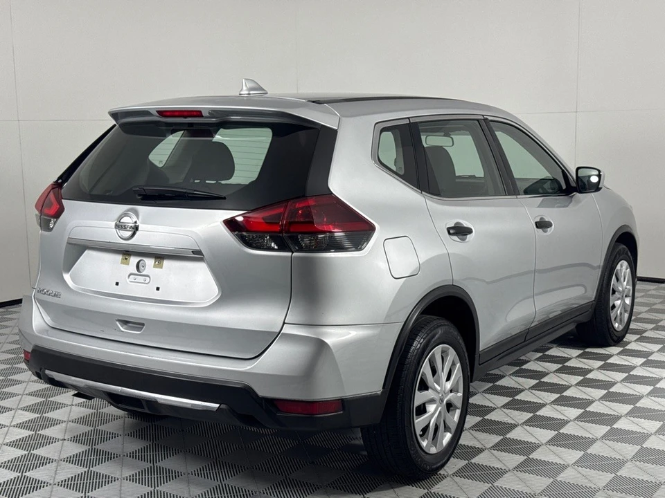 2018 Nissan Rogue - Image 5 of 12
