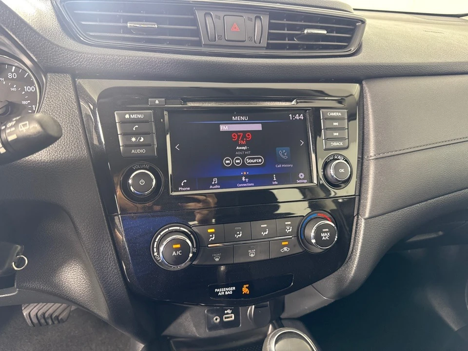 2018 Nissan Rogue - Image 15 of 21