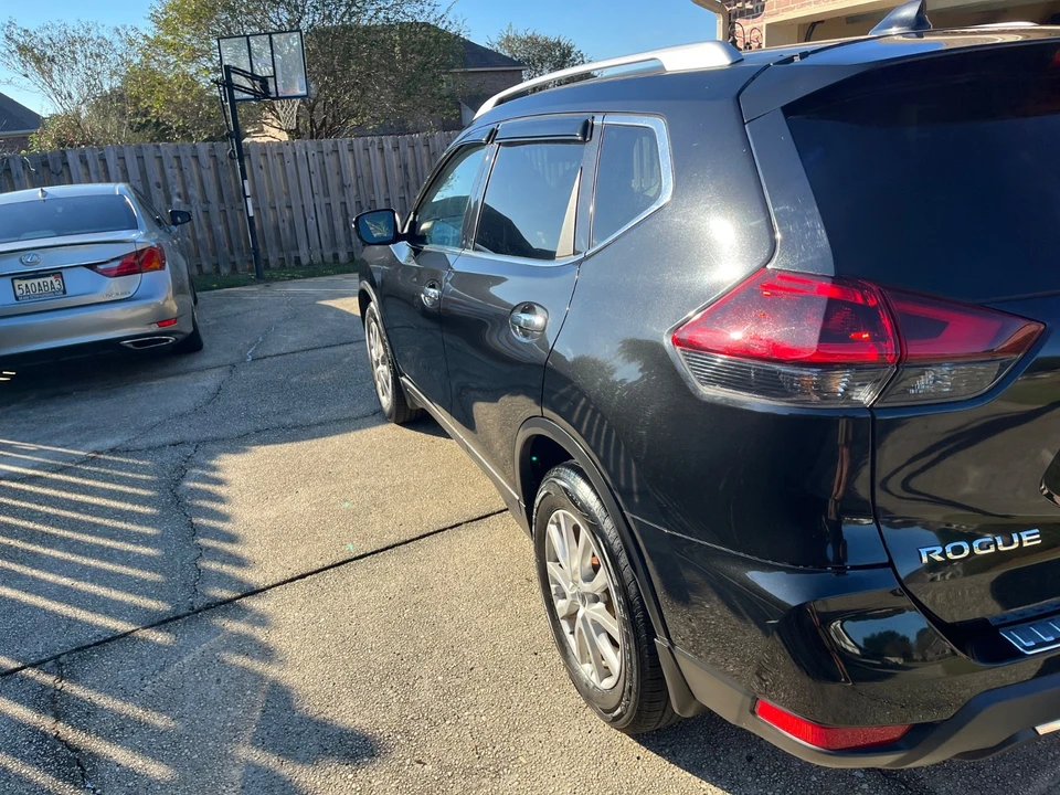 2018 Nissan Rogue - Image 15 of 16