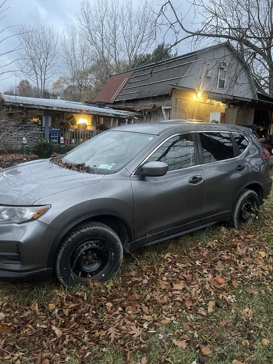 2018 Nissan Rogue - Image 2 of 9