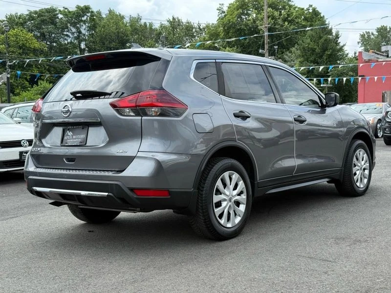 2018 Nissan Rogue - Image 11 of 12