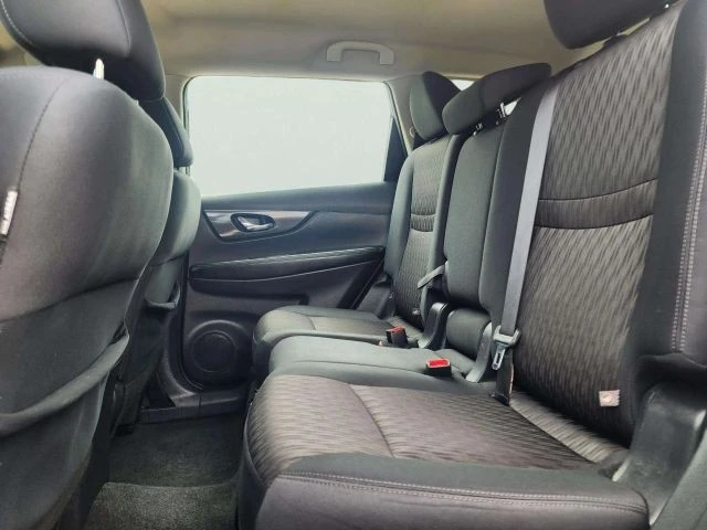 2018 Nissan Rogue - Image 15 of 21