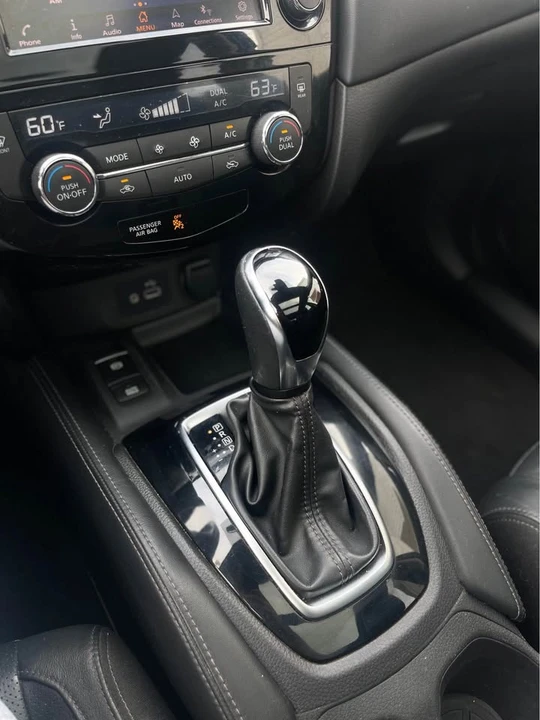 2018 Nissan Rogue - Image 17 of 18