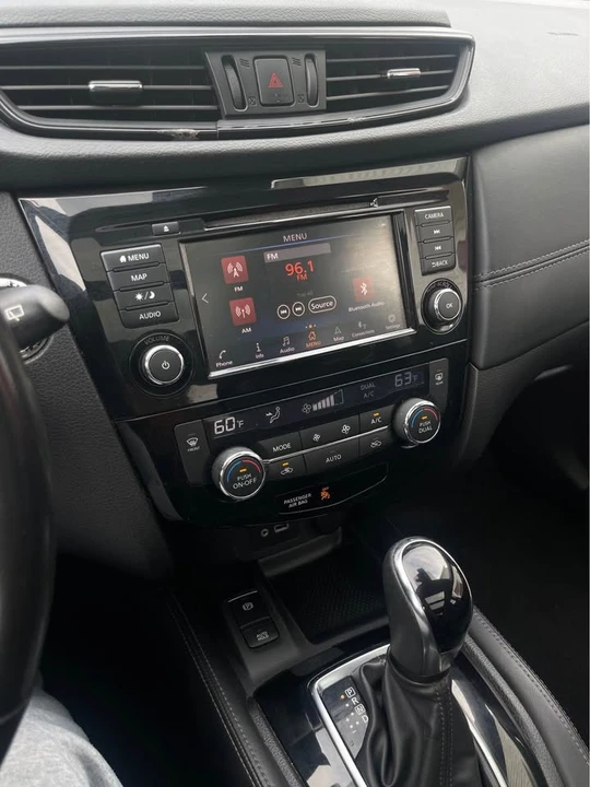 2018 Nissan Rogue - Image 16 of 18
