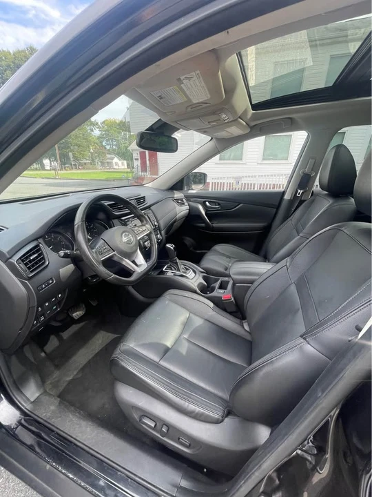 2018 Nissan Rogue - Image 10 of 18