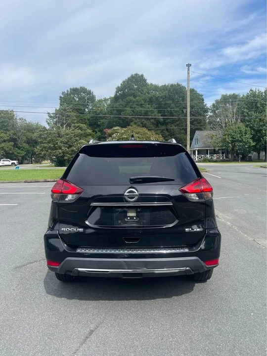 2018 Nissan Rogue - Image 5 of 18