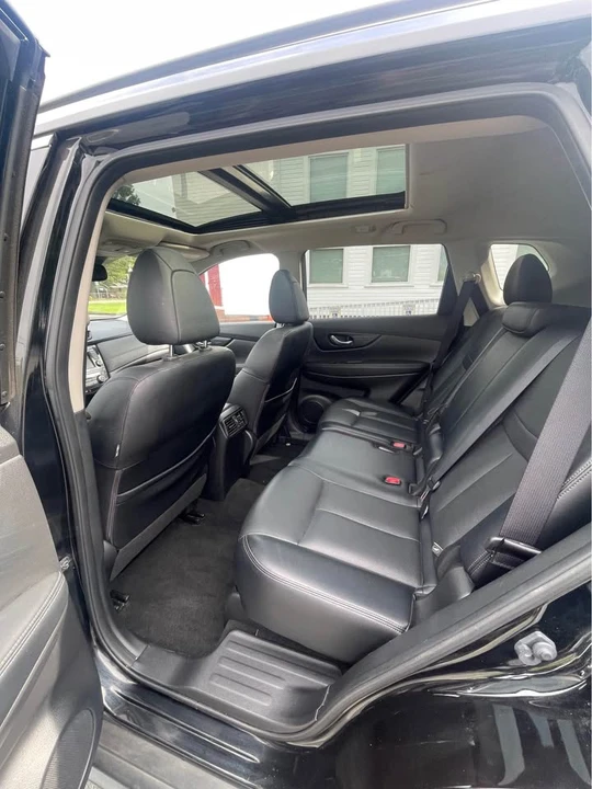 2018 Nissan Rogue - Image 8 of 18