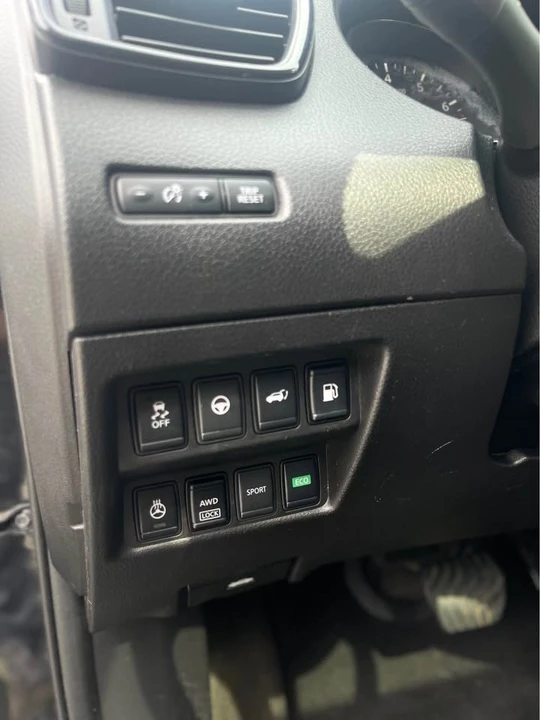 2018 Nissan Rogue - Image 13 of 18