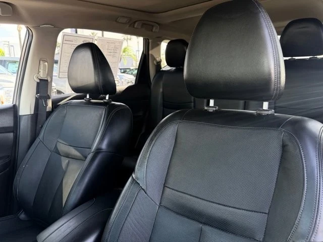 2018 Nissan Rogue - Image 17 of 21