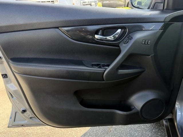 2018 Nissan Rogue - Image 14 of 21