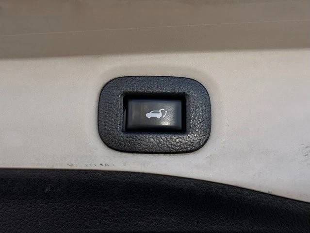 2018 Nissan Rogue - Image 11 of 21