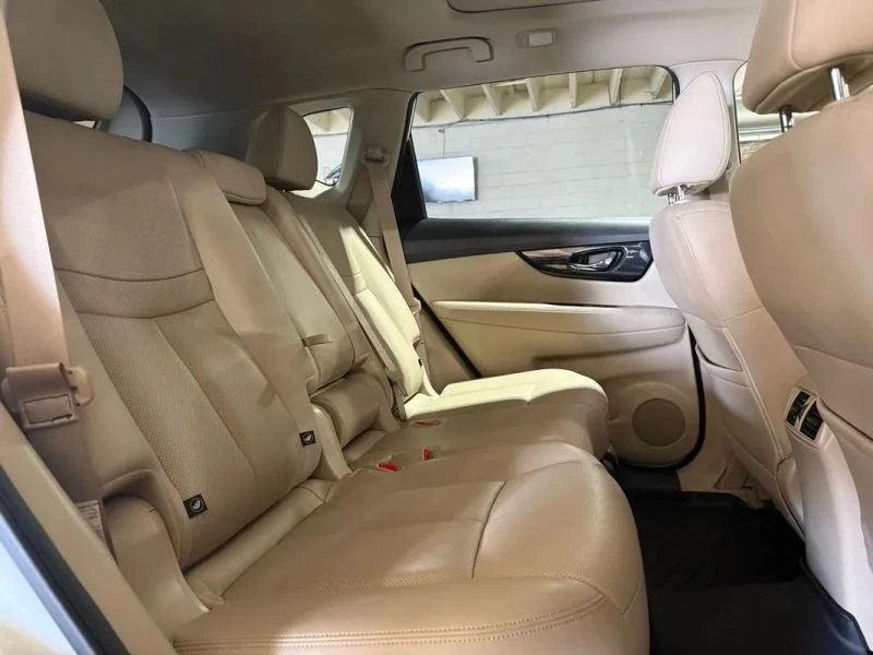 2018 Nissan Rogue - Image 11 of 12