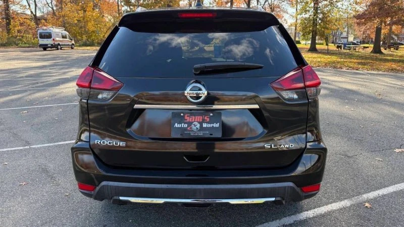 2018 Nissan Rogue - Image 6 of 12