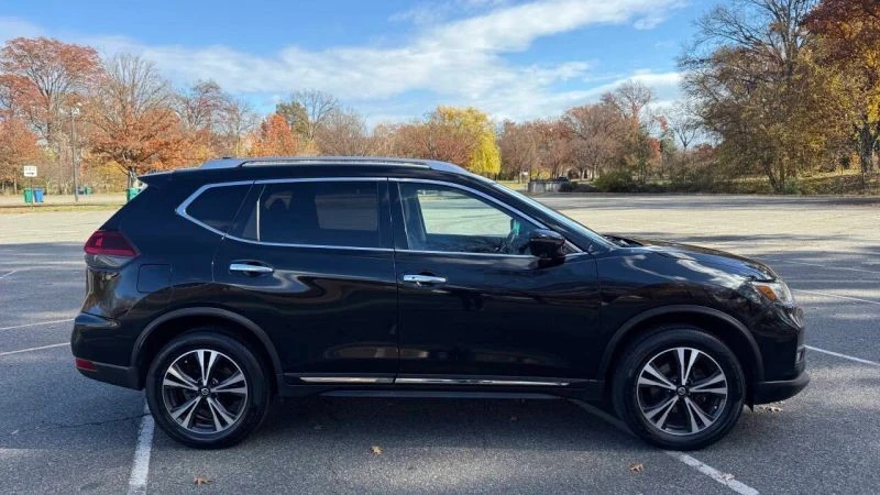2018 Nissan Rogue - Image 9 of 12