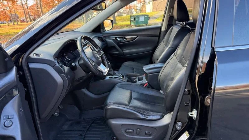 2018 Nissan Rogue - Image 11 of 12