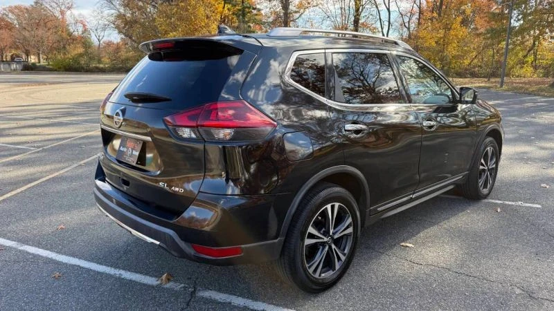 2018 Nissan Rogue - Image 10 of 12