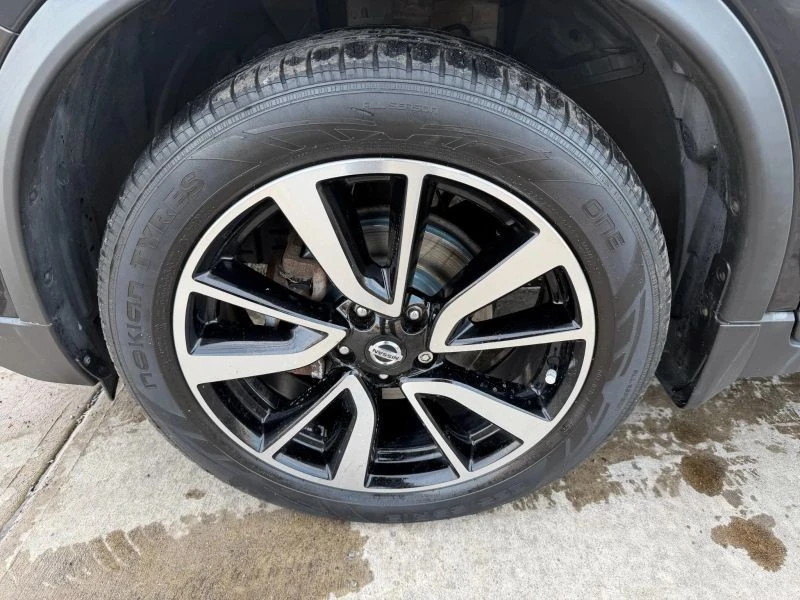 2018 Nissan Rogue - Image 9 of 12