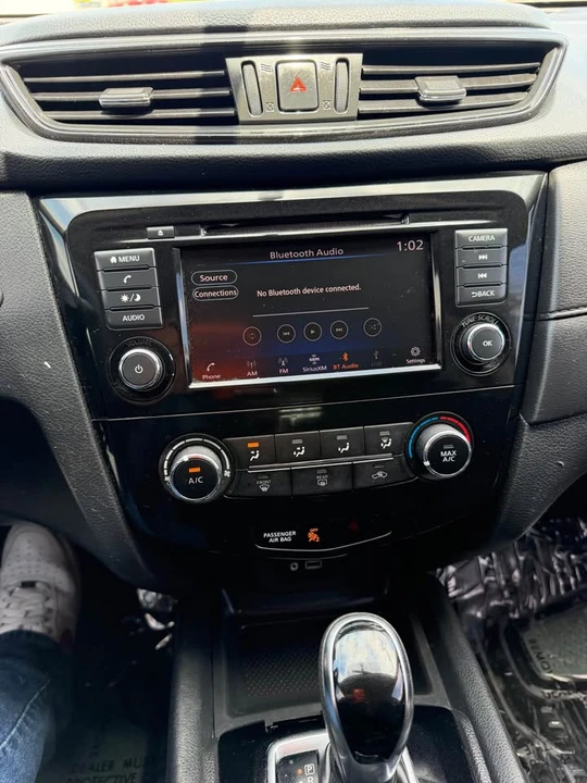 2018 Nissan Rogue - Image 10 of 13