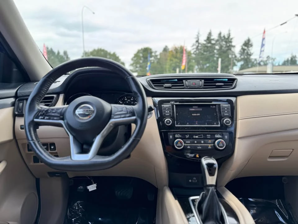 2018 Nissan Rogue - Image 11 of 16