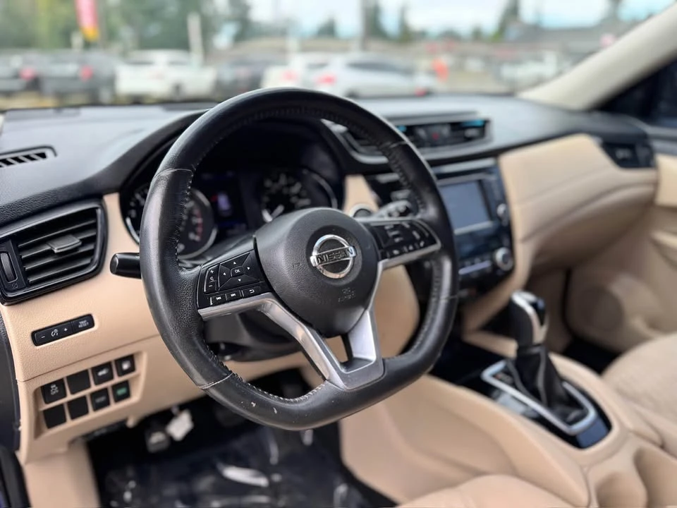 2018 Nissan Rogue - Image 13 of 16