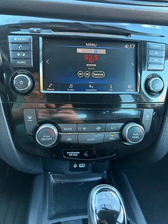 2018 Nissan Rogue - Image 13 of 18