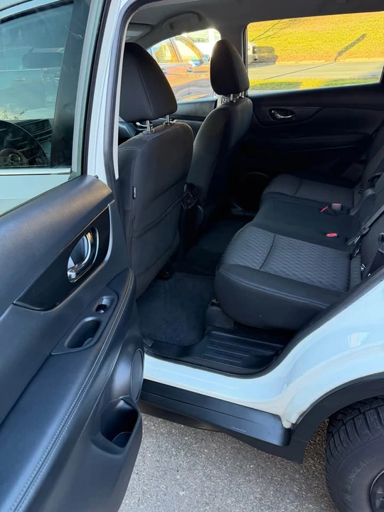 2018 Nissan Rogue - Image 8 of 18