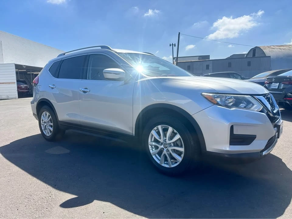 2018 Nissan Rogue - Image 2 of 8