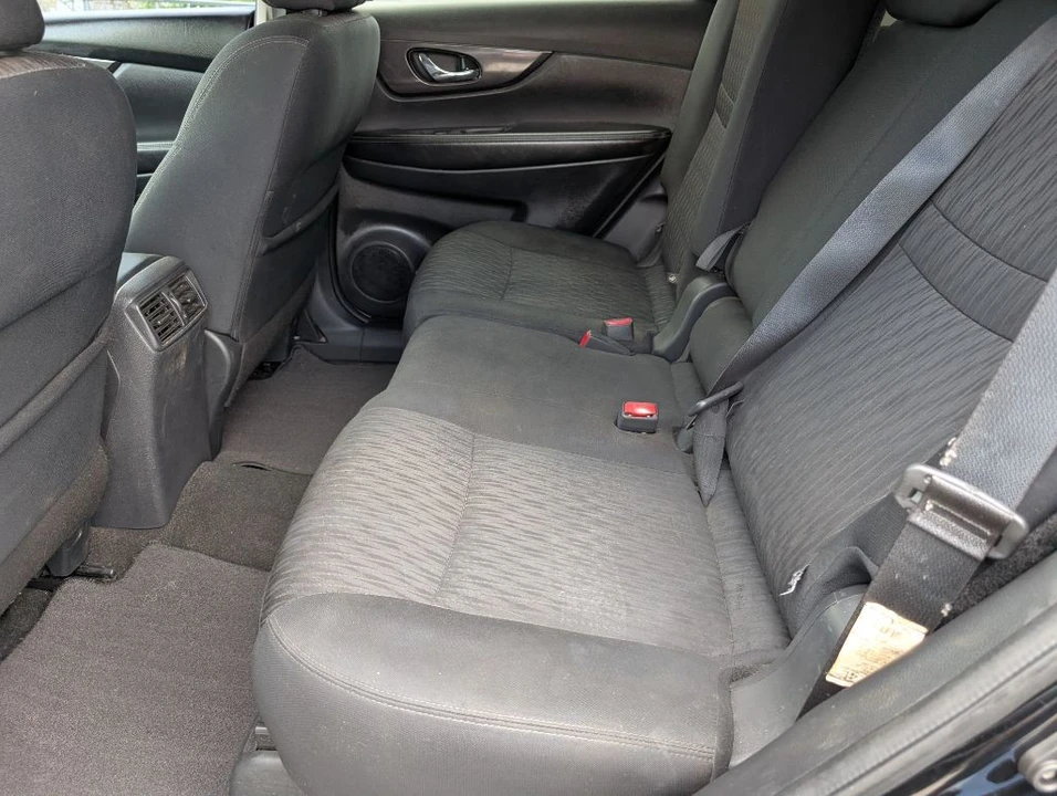 2018 Nissan Rogue - Image 15 of 21