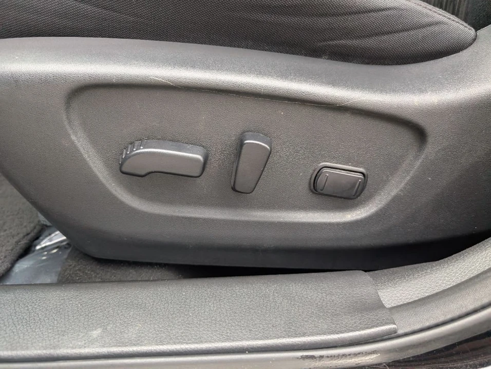 2018 Nissan Rogue - Image 14 of 21