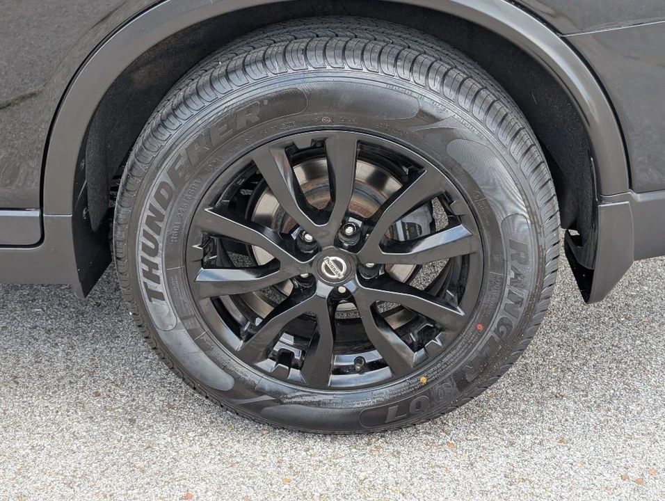 2018 Nissan Rogue - Image 9 of 21