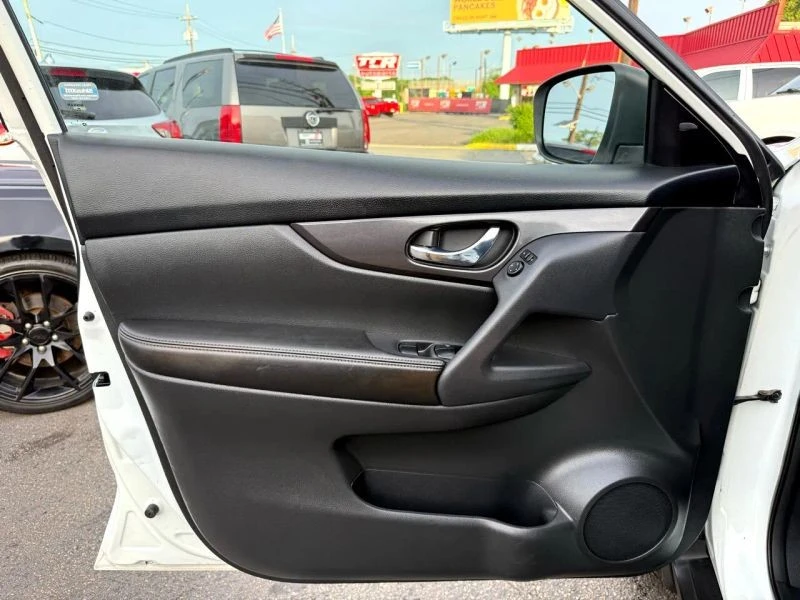 2018 Nissan Rogue - Image 11 of 12