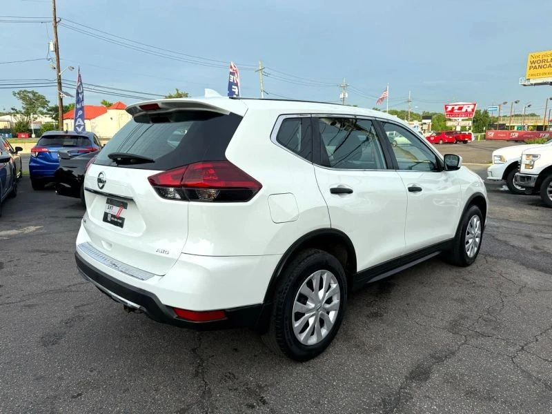2018 Nissan Rogue - Image 8 of 12