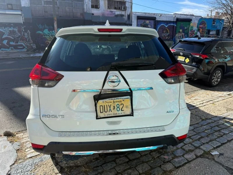 2018 Nissan Rogue - Image 7 of 12