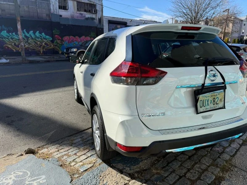 2018 Nissan Rogue - Image 8 of 12