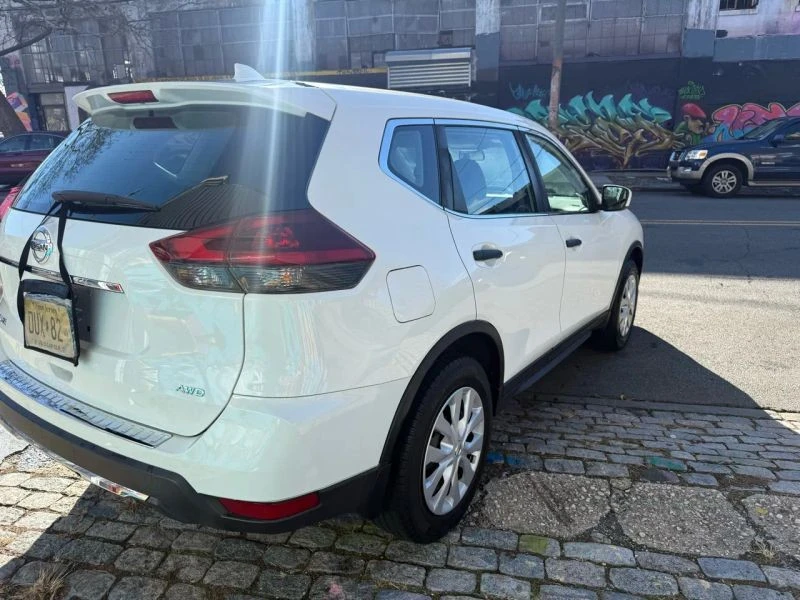 2018 Nissan Rogue - Image 6 of 12