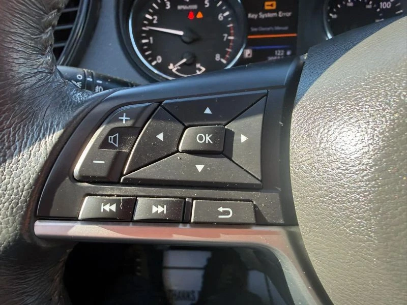 2018 Nissan Rogue - Image 11 of 12