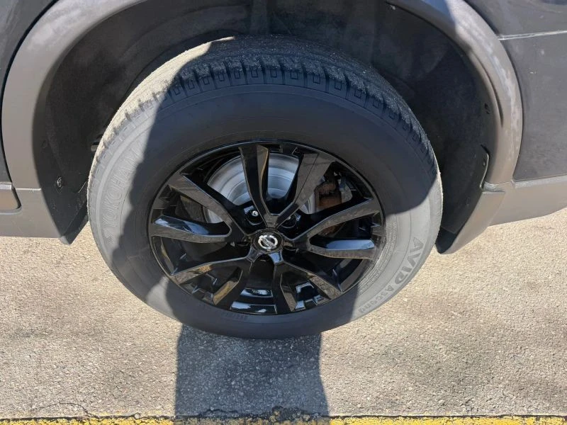2018 Nissan Rogue - Image 9 of 12