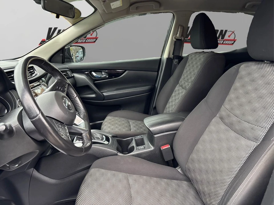 2018 Nissan Rogue - Image 9 of 12