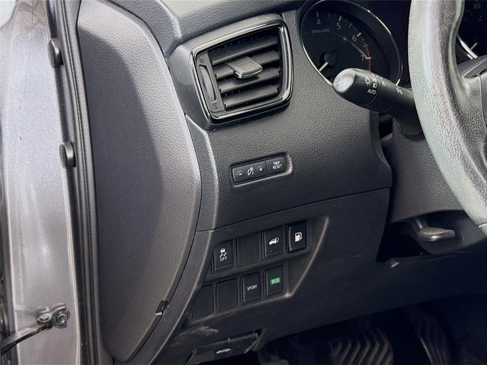 2018 Nissan Rogue - Image 7 of 14