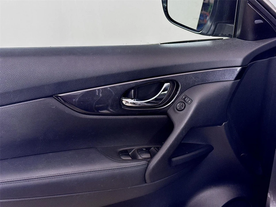 2018 Nissan Rogue - Image 11 of 14