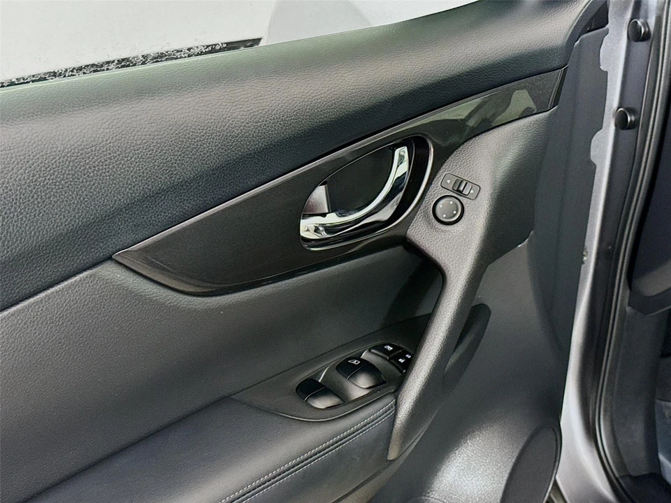 2018 Nissan Rogue - Image 17 of 21